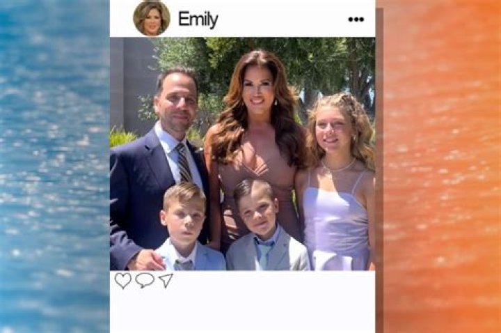 Emily Simpson and Shane Simpson with their five kids, three daughters and twin sons.
